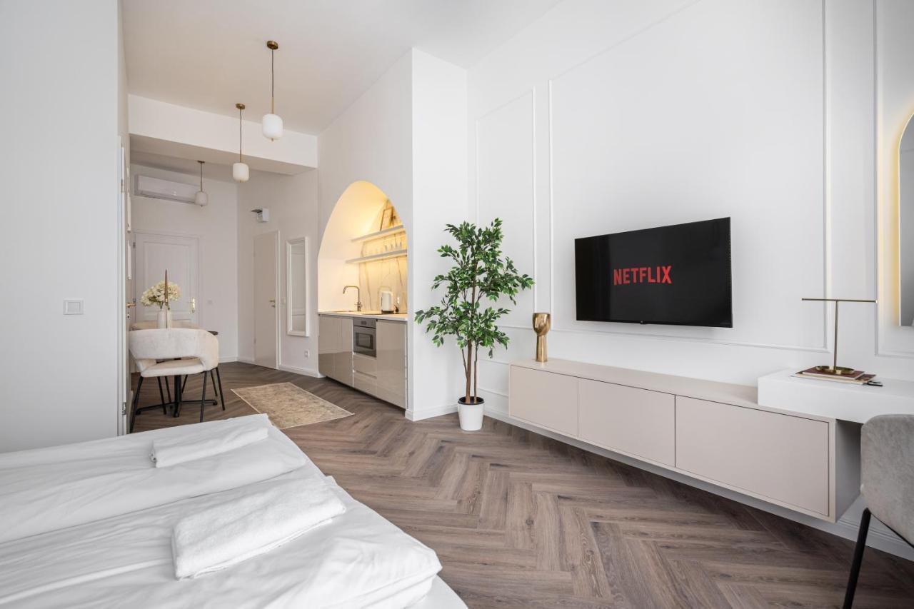 E13 - Grand Boulevard Heritage Suite - Best Location By Bqa Budapest Exterior foto